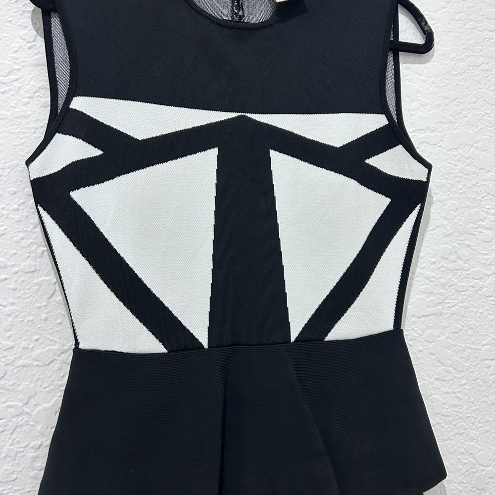 📚DROP⬇️ BCBGMAXAZRIA • Black & White Peplum Dress • sz S • - Picture 4 of 9